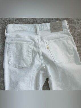CUSTOM Levi’s - Low Rise Classic Straight Levi's Yellow tab in White